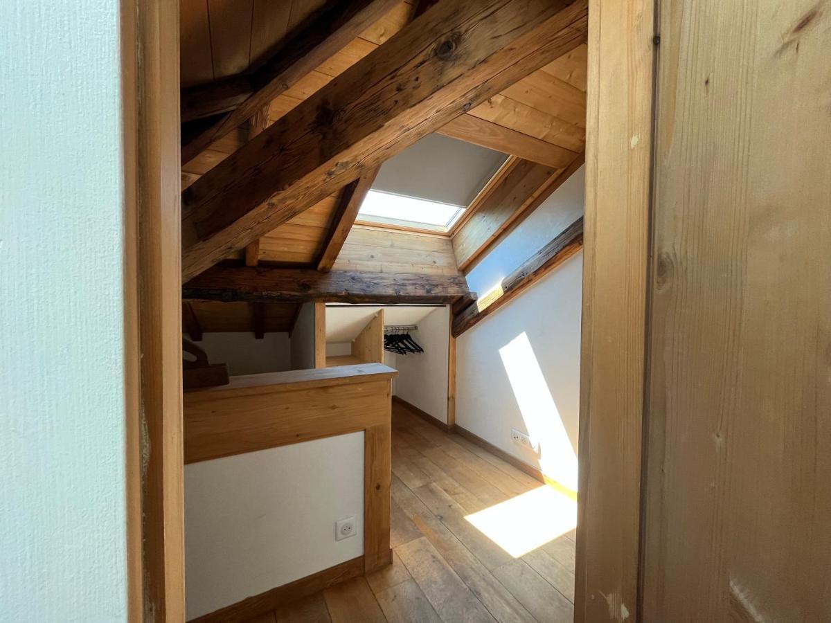 Un Nid Sous Les Toits Apartment แซ็งต์-แฌร์เวส์-เลส์-แบ็งส์ ภายนอก รูปภาพ