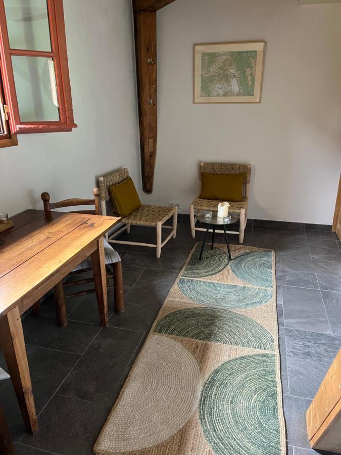 Un Nid Sous Les Toits Apartment แซ็งต์-แฌร์เวส์-เลส์-แบ็งส์ ภายนอก รูปภาพ