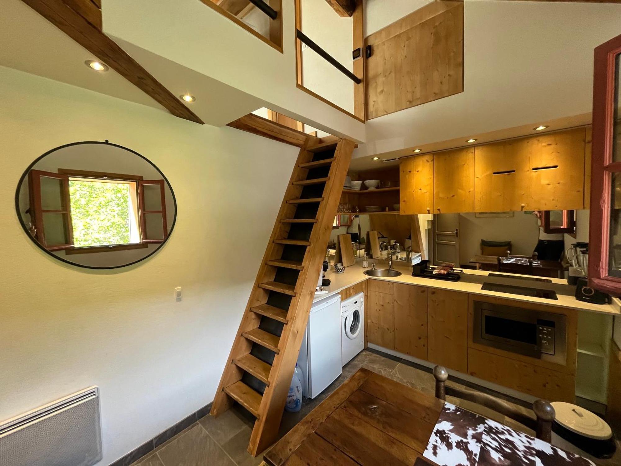 Un Nid Sous Les Toits Apartment แซ็งต์-แฌร์เวส์-เลส์-แบ็งส์ ภายนอก รูปภาพ