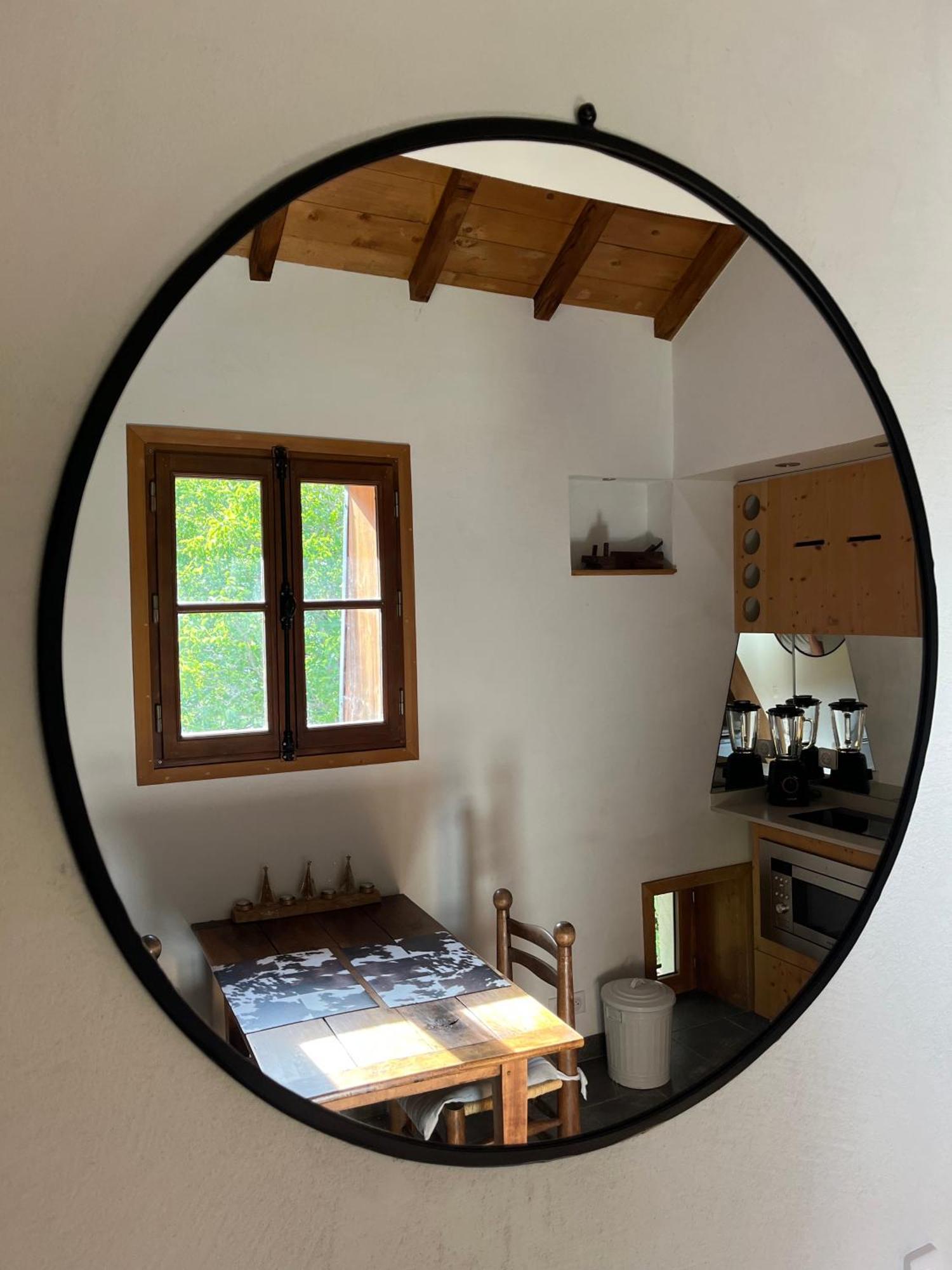 Un Nid Sous Les Toits Apartment แซ็งต์-แฌร์เวส์-เลส์-แบ็งส์ ภายนอก รูปภาพ
