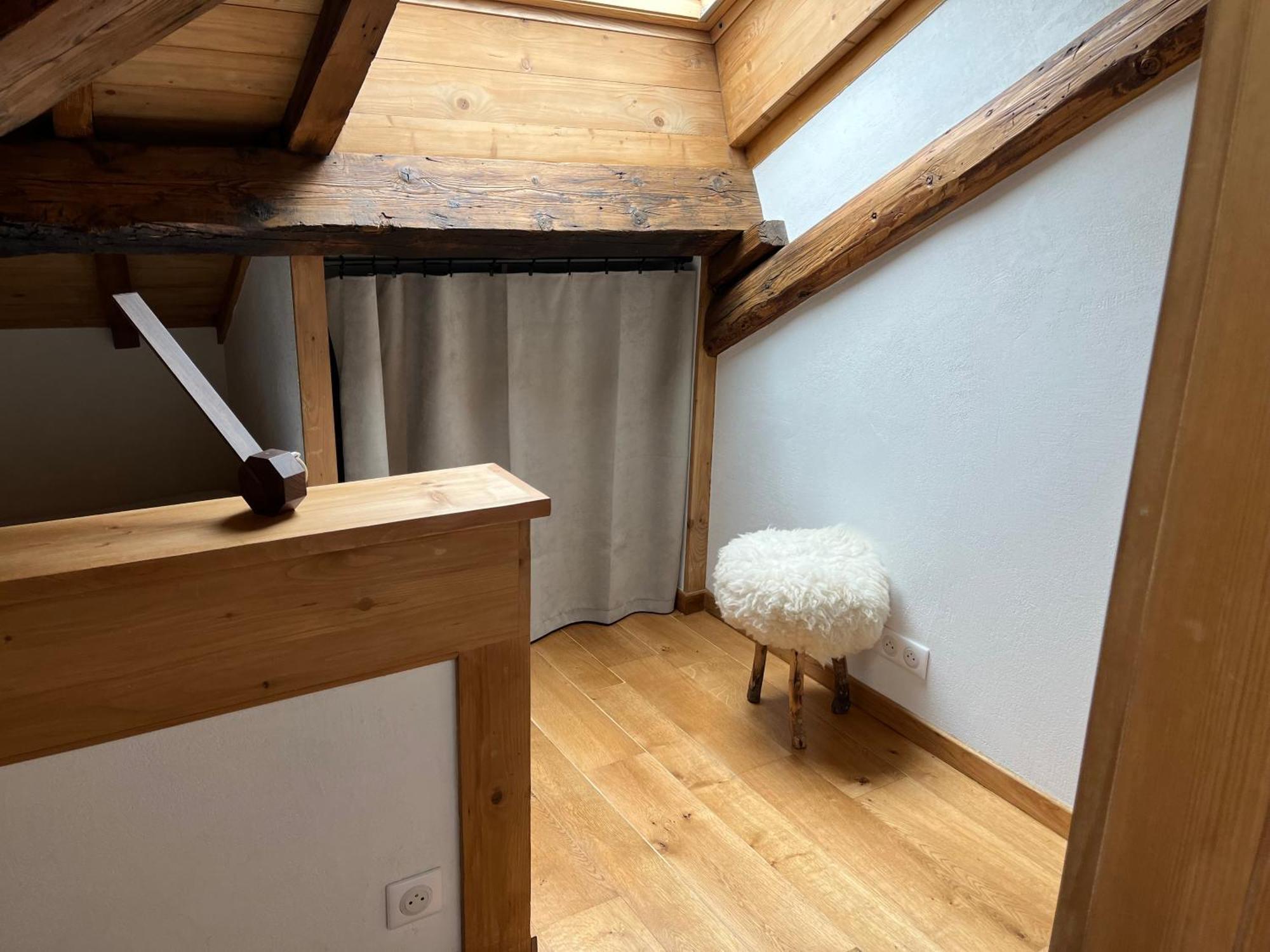 Un Nid Sous Les Toits Apartment แซ็งต์-แฌร์เวส์-เลส์-แบ็งส์ ภายนอก รูปภาพ